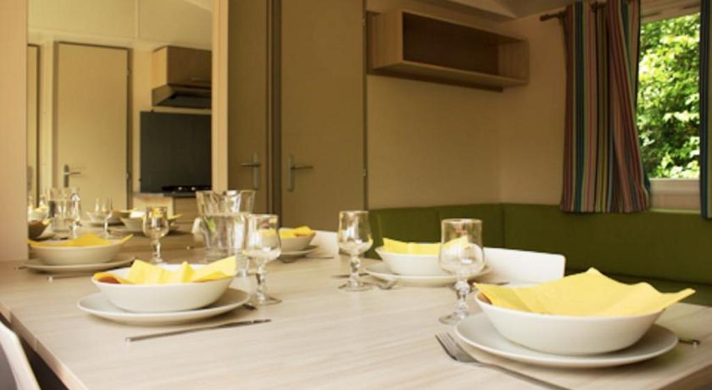 Camping Des Rochers Des Parcs Hotel Clécy Szoba fotó