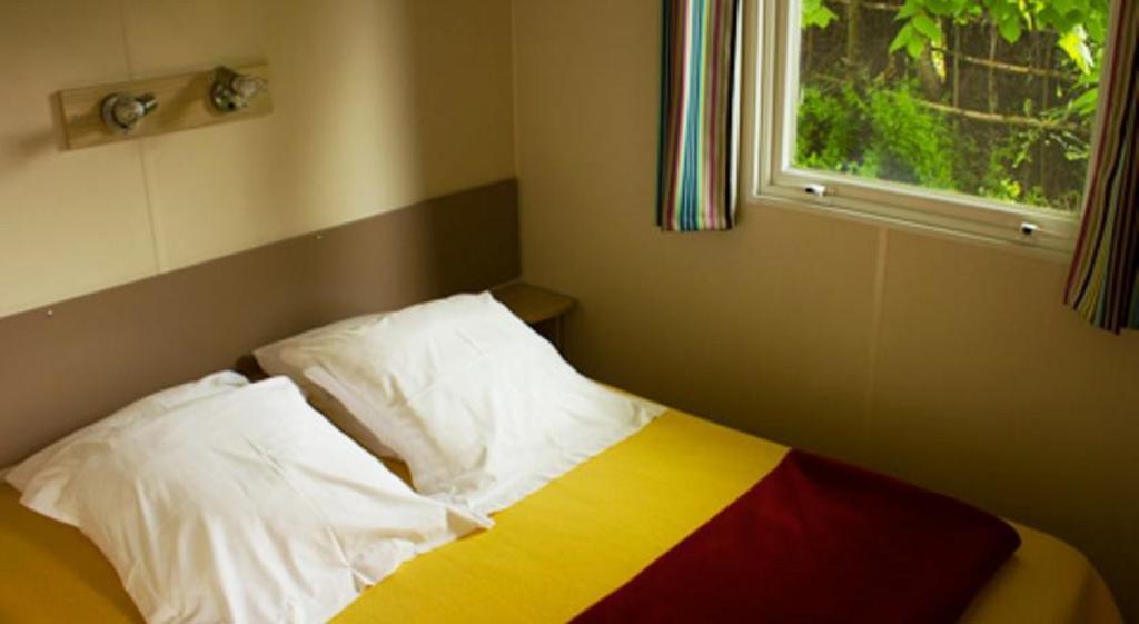 Camping Des Rochers Des Parcs Hotel Clécy Szoba fotó